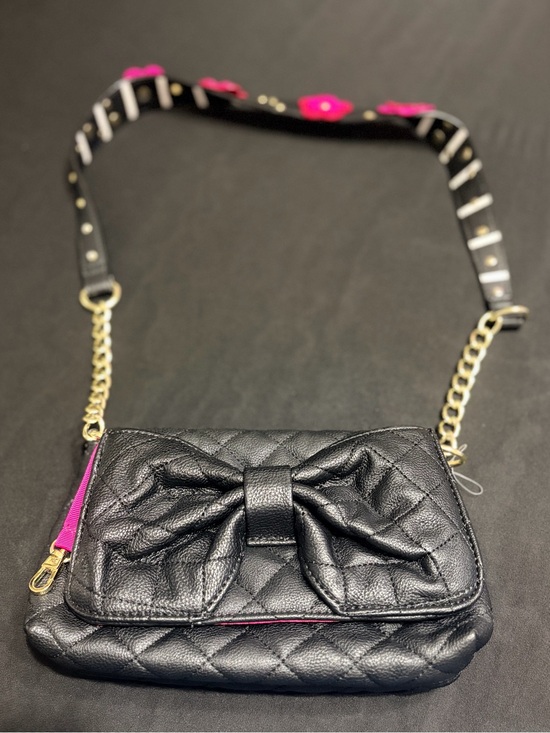 Betsey Johnson Handbags - Betsey Johnson Black Quilted Bow Crossbody Bag with Pink Accent So Cute New